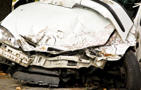 Un barbat a murit pe loc, dupa ce a intrat frontal intr-un autotren