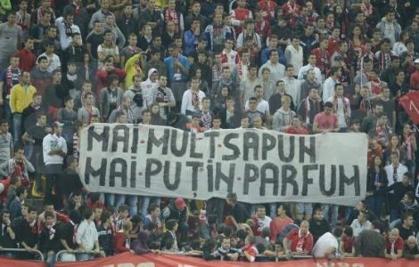 Dinamo si Rapid, amendate de LPF pentru incidentele de la derby