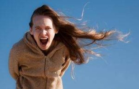 Gafa MAJORA la CNN: Femeile voteaza dupa cum le dicteaza HORMONII