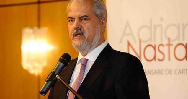 Adrian Nastase, reactie dupa ce Iohannis a anuntat ca ii retrage decor