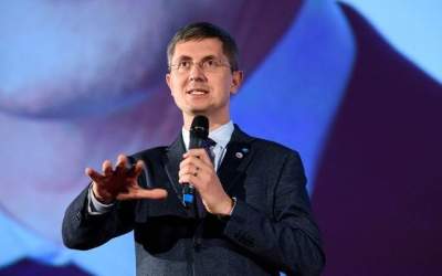 Barna: Pe bombele lasate de...