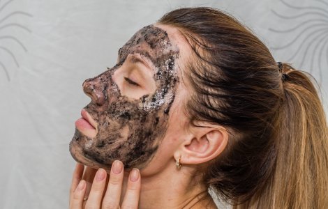 Masca din doua ingrediente care ajuta la intinerirea tenului