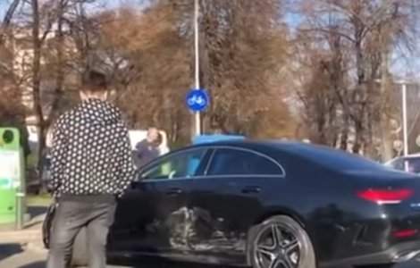 Vloggerul Selly, implicat intr-un accident/ VIDEO