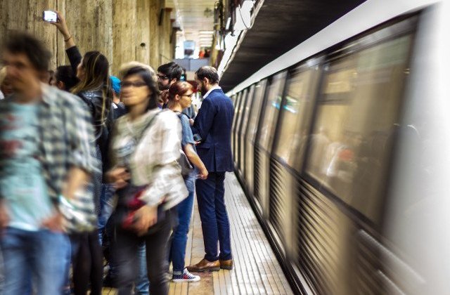 Metroul s-ar putea inchide. Mecanicii de reparatii ar putea intra in greva