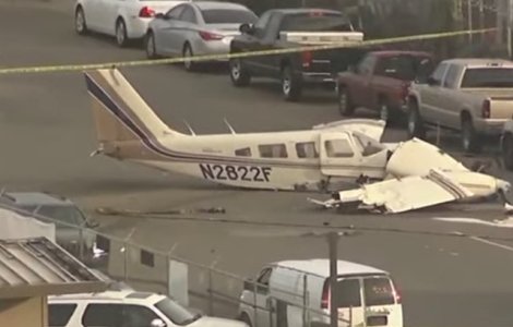 Un avion s-a prabusit chiar in mijlocul unei sosele/ VIDEO
