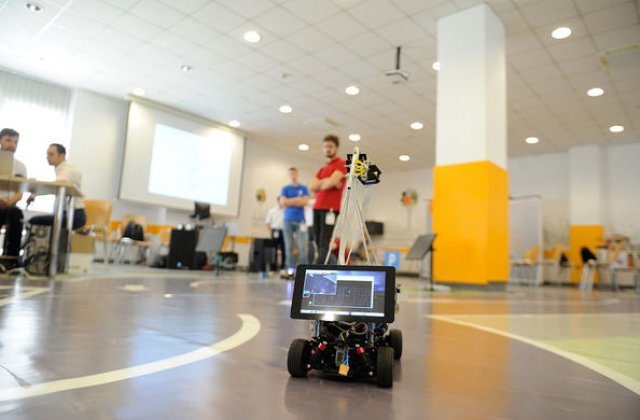 Continental provoaca studentii din Iasi la o noua competitie: construirea unei masini autonome care sa ruleze in trafic semaforizat
