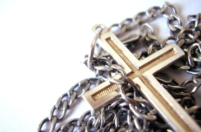 Student la Teologie, mort in pelerinaj pe Muntele Athos. Tinea in mana o icoana a Sfintei Maria