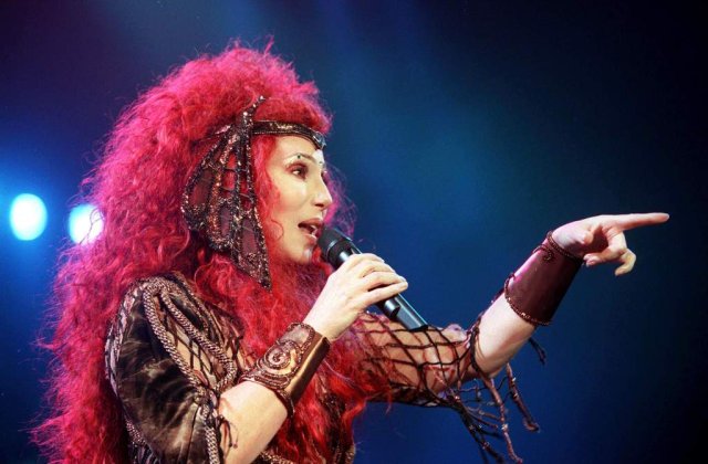 Cher, alaturi de Christina Aguilera in musicalul 'Burlesque'