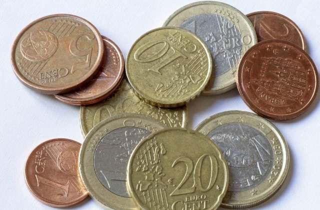 Salariul minim a fost eliminat ca reper in Legea unica