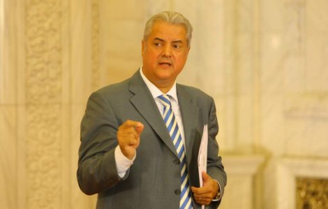 Nastase ramane si cu imunitatea, si cu termopanele