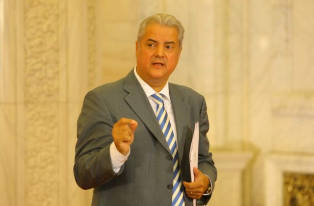 Nastase ramane si cu imunitatea, si cu termopanele