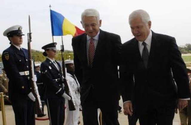 Melescanu, atacat de Antonescu: Trebuia sa spuna ca nu a fost o lovitura de stat