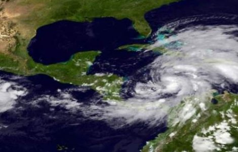  Foto  New York a INTEPENIT de frica: Circulatia mijloacelor de transport, oprita