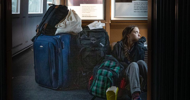 Greta Thunberg, fara loc, s-a asezat pe jos in tren