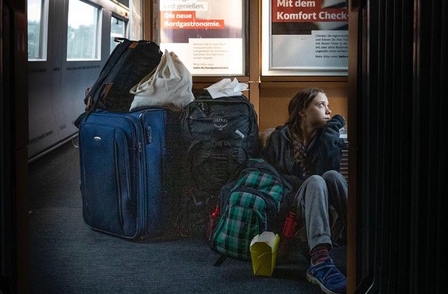 Greta Thunberg, fara loc, s-a asezat pe jos in tren la intoarcerea de la Conferinta asupra schimbarilor climatice