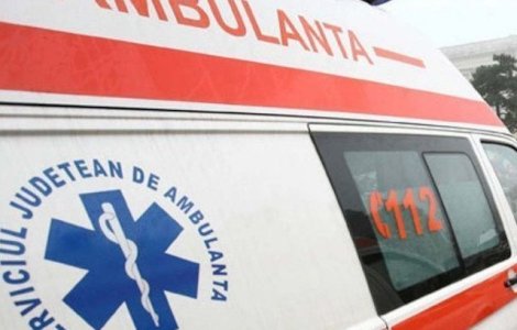 O fetita nevazatoare a cazut pe scarile liceului si a murit