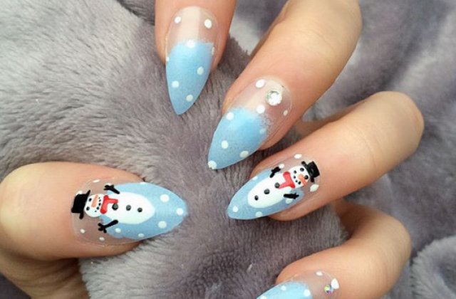 Pentru toate gusturile: 10+ modele de unghii pentru Craciun, care te introduc in atmosfera de sarbatoare