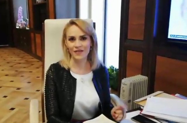 Firea se incalzeste in biroul de la primarie cu un calorifer electric/ VIDEO