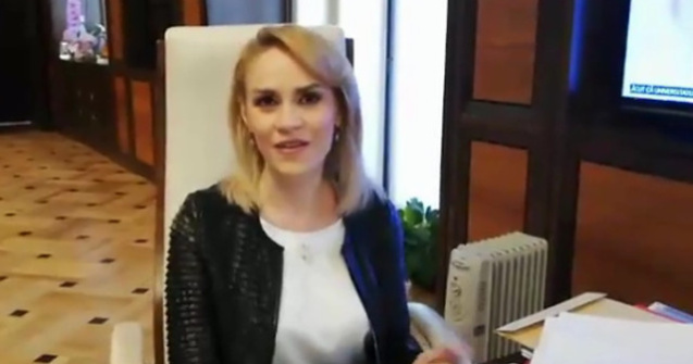 Firea se incalzeste in biroul de la primarie cu un calorifer electric/