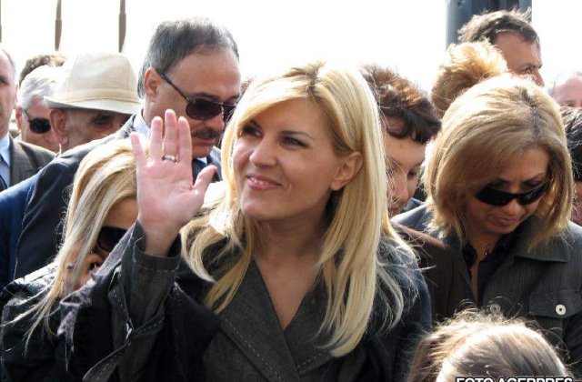 Elena Udrea ii ofera 'biroul sau norocos' lui Basescu, pentru prezidentiale