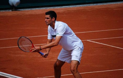 Hanescu profita de retragerea lui Federer din turneul de la Paris