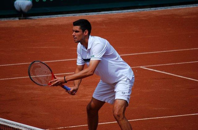 Hanescu profita de retragerea lui Federer din turneul de la Paris