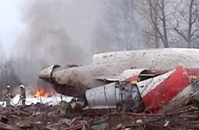 Urme de explozibil pe epava avionului polonez prabusit la Smolensk