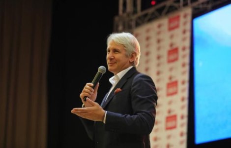 Teodorovici critiga guvernarea PNL: "Politica facuta pe genunchi"