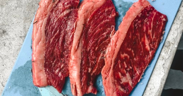 Un australian a gatit o friptura lasand carnea in masina timp de 10 or