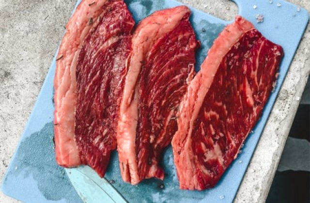 Un australian a gatit o friptura lasand carnea in masina timp de 10 ore /VIDEO