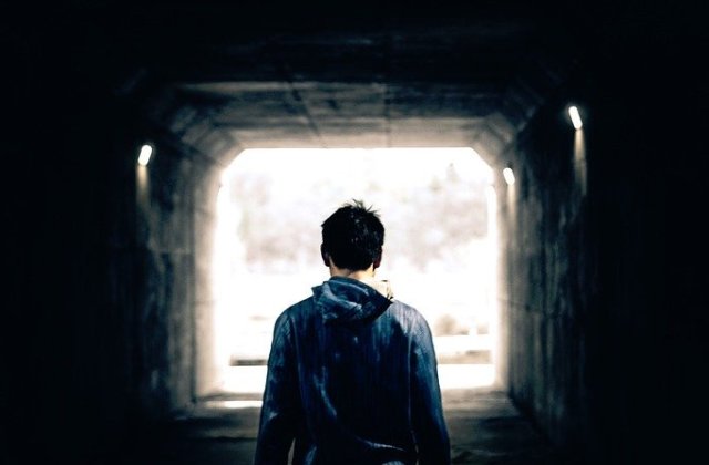 Studiu: Generatiile Millennials si Z, nesigure si pesimiste in ceea ce priveste evolutia societatii, cariera si viitorul lor