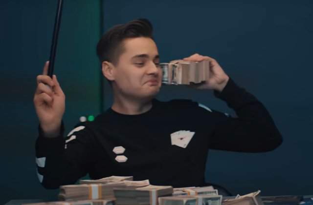 Reactia vloggerului Selly dupa ce a fost criticat de CTP: A lansat o piesa cu trupa 5Gang, devenita virala/ VIDEO