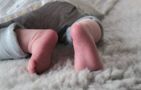 Un nou-nascut abandonat la gunoi, salvat datorita intarzierii autospecialei de salubrizare