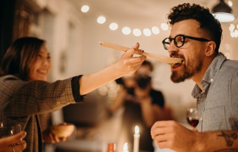 Cum sa te bucuri de noaptea dintre ani atunci cand nu ai planuit ceva special