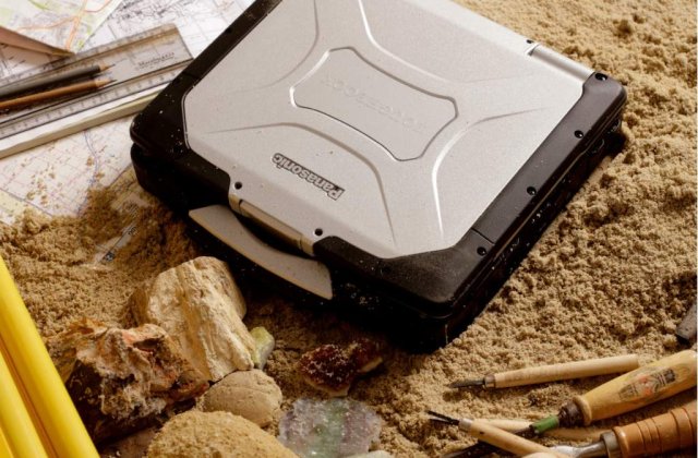 Noul James Bond al laptopurilor: Rezistent la tigri, elefanti si chiar gloante