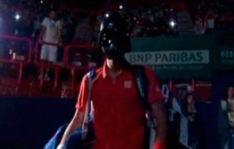  Video  Djokovici a intrat pe teren la Paris-Bercy mascat in Darth Vader