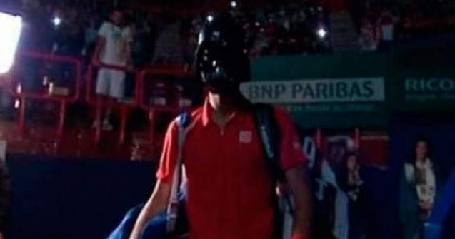  Video  Djokovici a intrat pe teren la Paris-Bercy mascat in Darth Vader