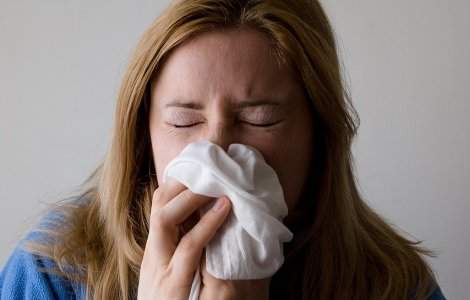 Riscul ca o persoana care sufera de raceala sa contracteze gripa, redu