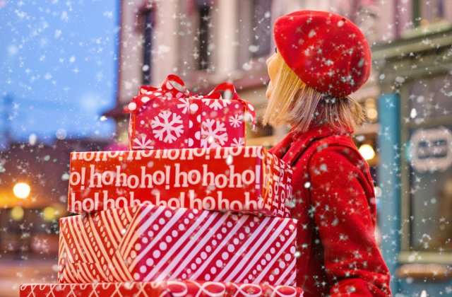 Nu contează c&acirc;t dai, ci cum dai: 7 moduri &icirc;n care să dăruiești de Crăciun