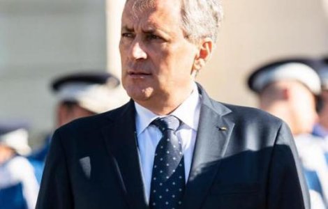 Vela: Cei trimisi in judecata, nu ar trebui sa ocupe functii publice