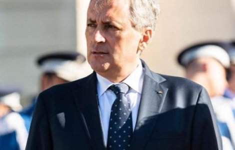 Vela: Cei trimisi in judecata, nu ar trebui sa ocupe functii publice