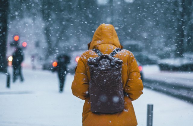 Vremea se schimba radical: Cod GALBEN de viscol si ninsori