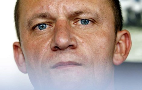 Dorinel Munteanu semneaza azi