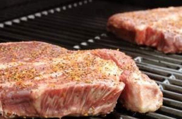 Cadou de Craciun de la producatorii de carne: Scumpire de 10%