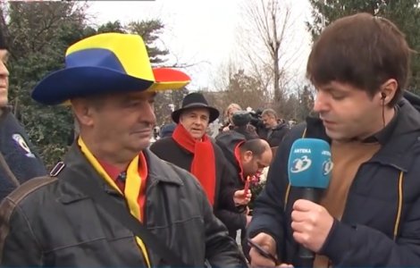 Zeci de romani s-au strans la mormantul lui Nicolae Ceausescu