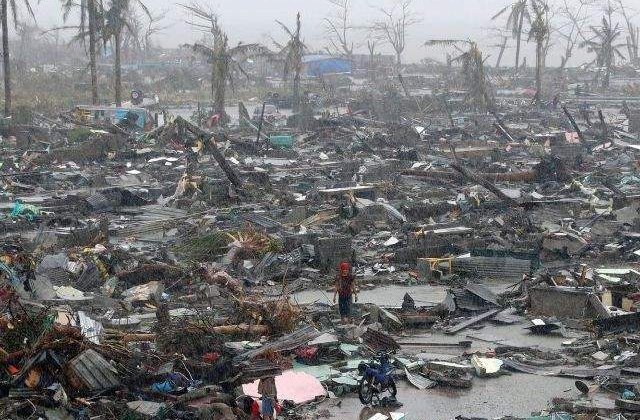 Aproximativ 16 persoane au murit in Filipine dupa trecerea taifunului Phanfone, chiar in ziua de Craciun