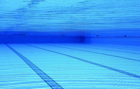 Trei persoane, dintre care doi copii, au murit inecate in piscina unui