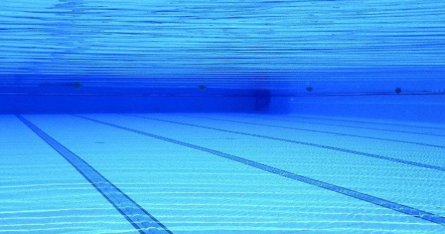 Trei persoane, dintre care doi copii, au murit inecate in piscina unui