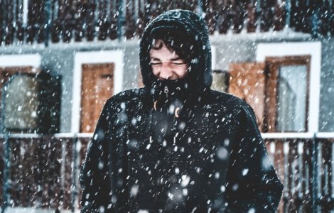 Cod GALBEN de ninsori si viscol in 17 judete. Informare meteo de vant si ninsoare la munte