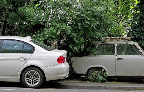 Proiect de lege pentru degajarea mai rapida a drumurilor si a parcarilor publice: masinile abandonate vor fi ridicate dupa 6 luni